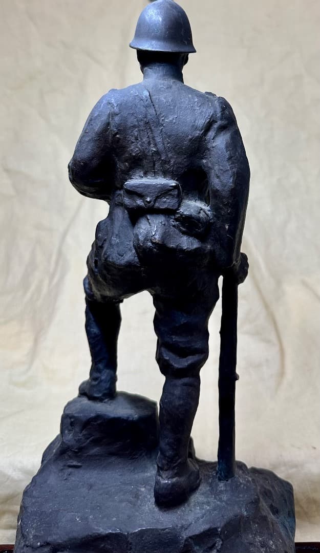 彫刻家日名子実三作・ ブロンズ 「陸軍兵士像」／旧陸軍省御下賜品
