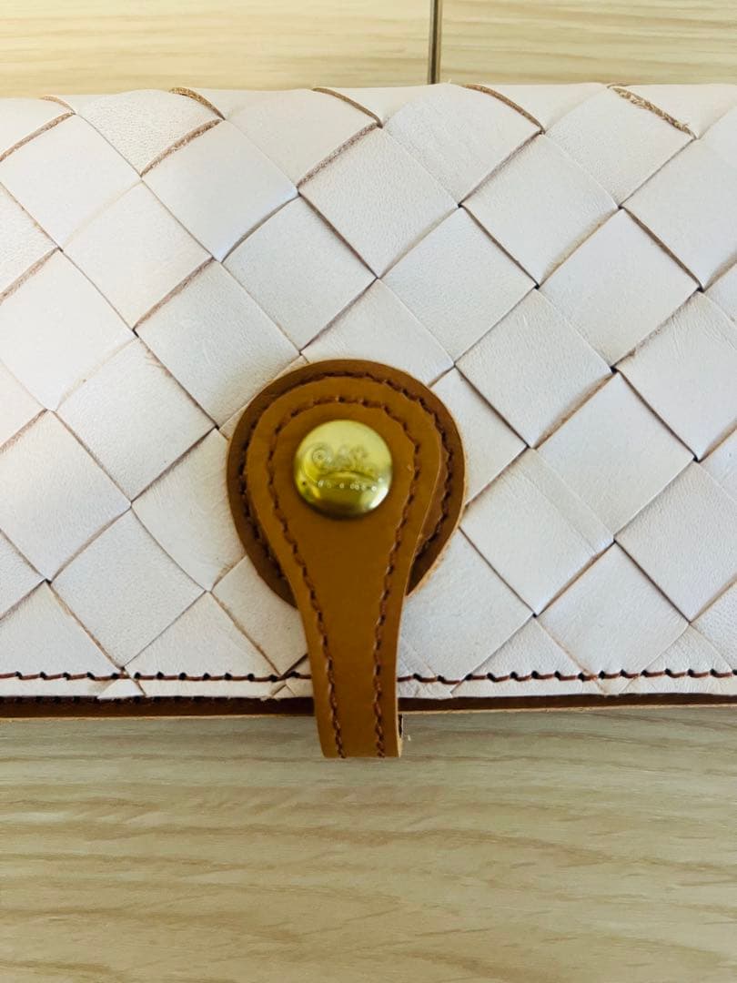 ロビタ　robita ホワイト　長財布