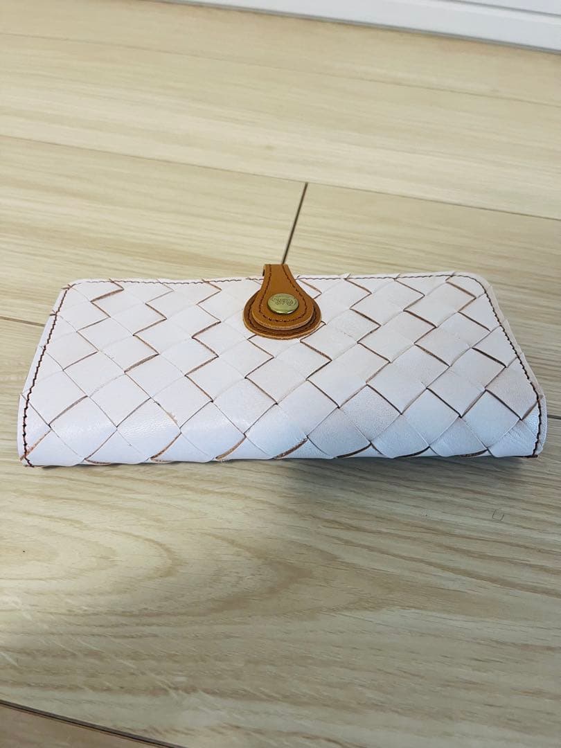 ロビタ　robita ホワイト　長財布