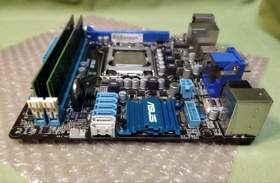 Mini-ITX ASUS P8H77-I Core i7付 マザーボード