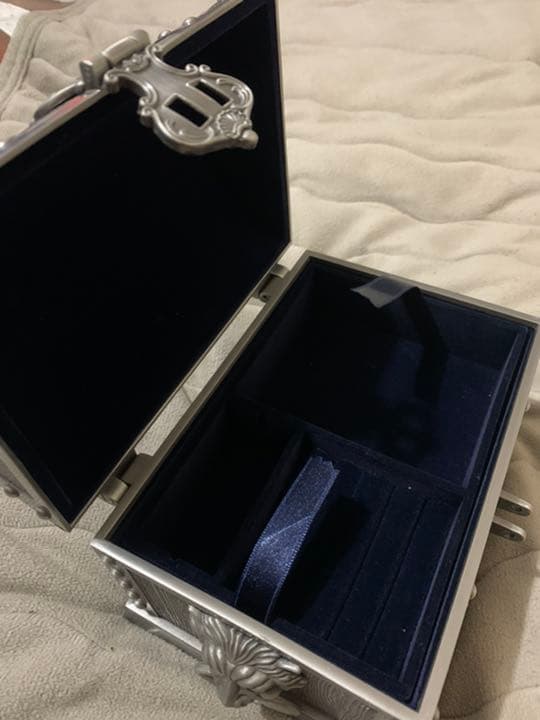 時計　指輪　ネックレスケースになります。