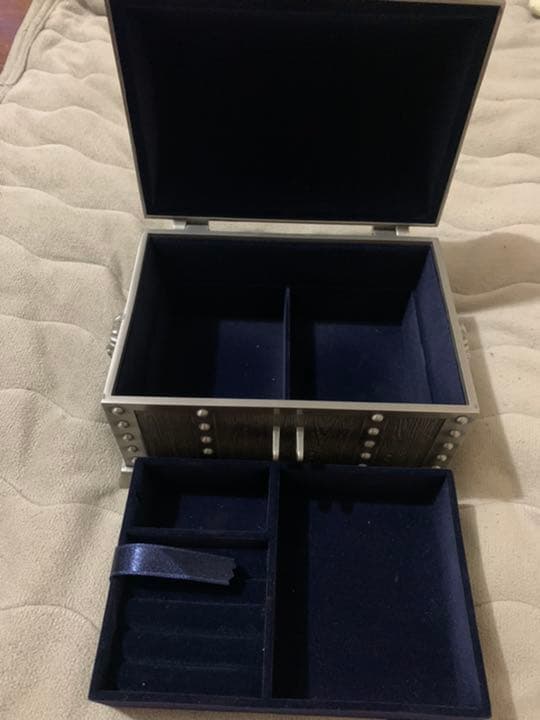 時計　指輪　ネックレスケースになります。