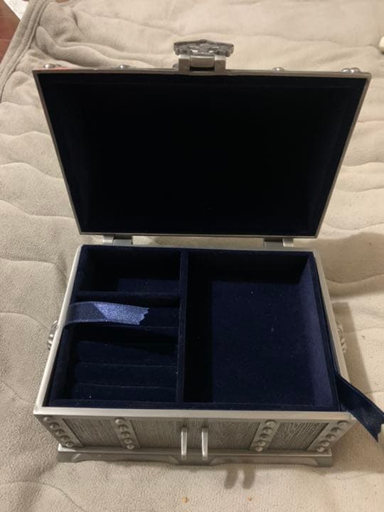 時計　指輪　ネックレスケースになります。