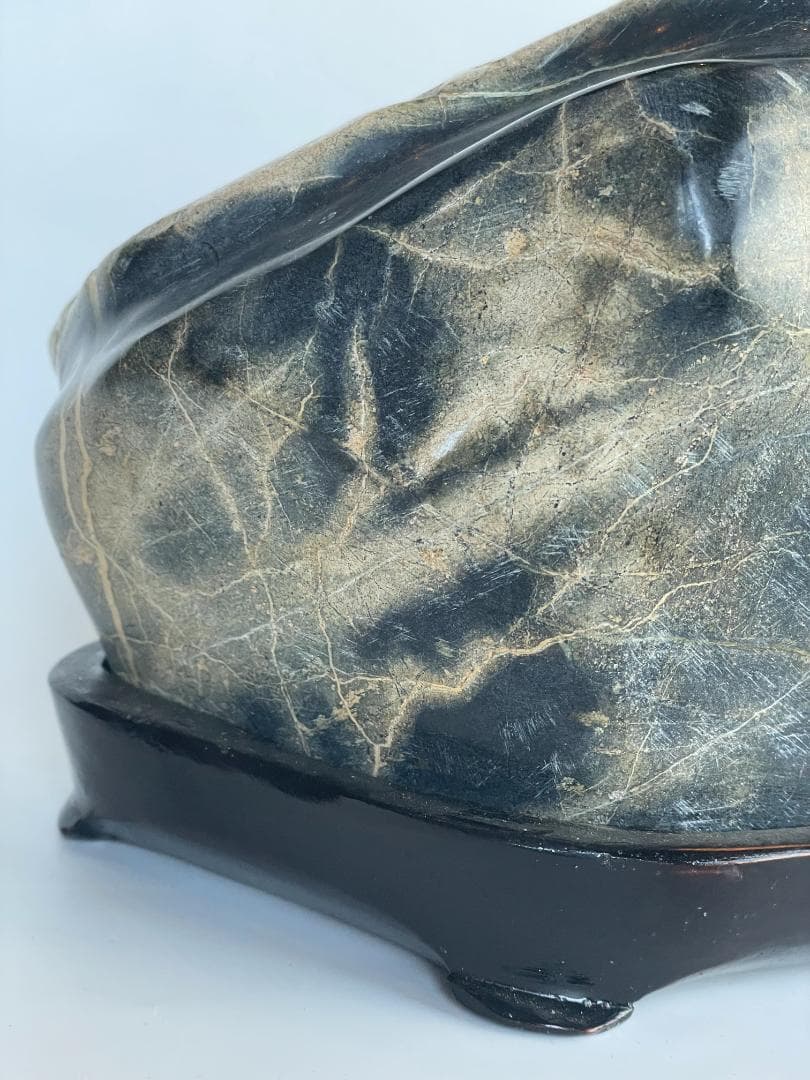 白蛇 蛇石 縁起物 弁財天 富 開運 天然石 パワーストーン 白滝権現 台座付