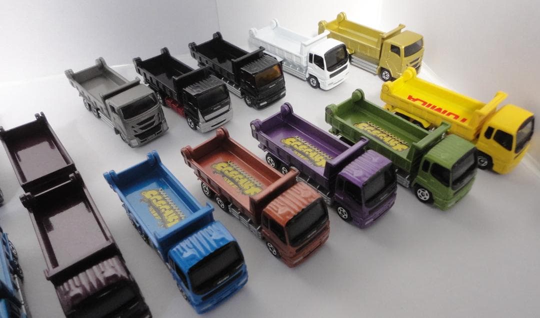 トミカいすゞギガダンプカー17台セット