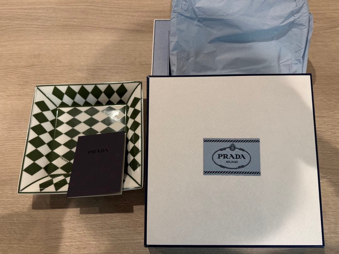 PRADA ダイヤモンドパターン 置物