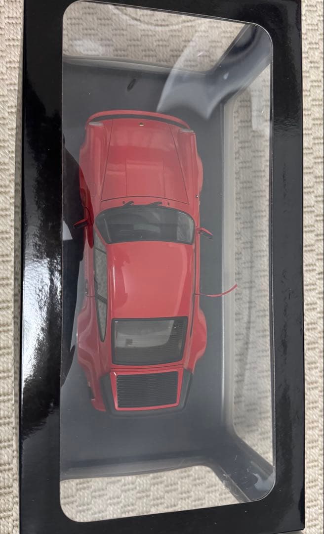 Porsche 911 Turbo 3.3 ミニカー 1/18