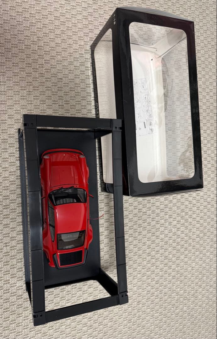 Porsche 911 Turbo 3.3 ミニカー 1/18