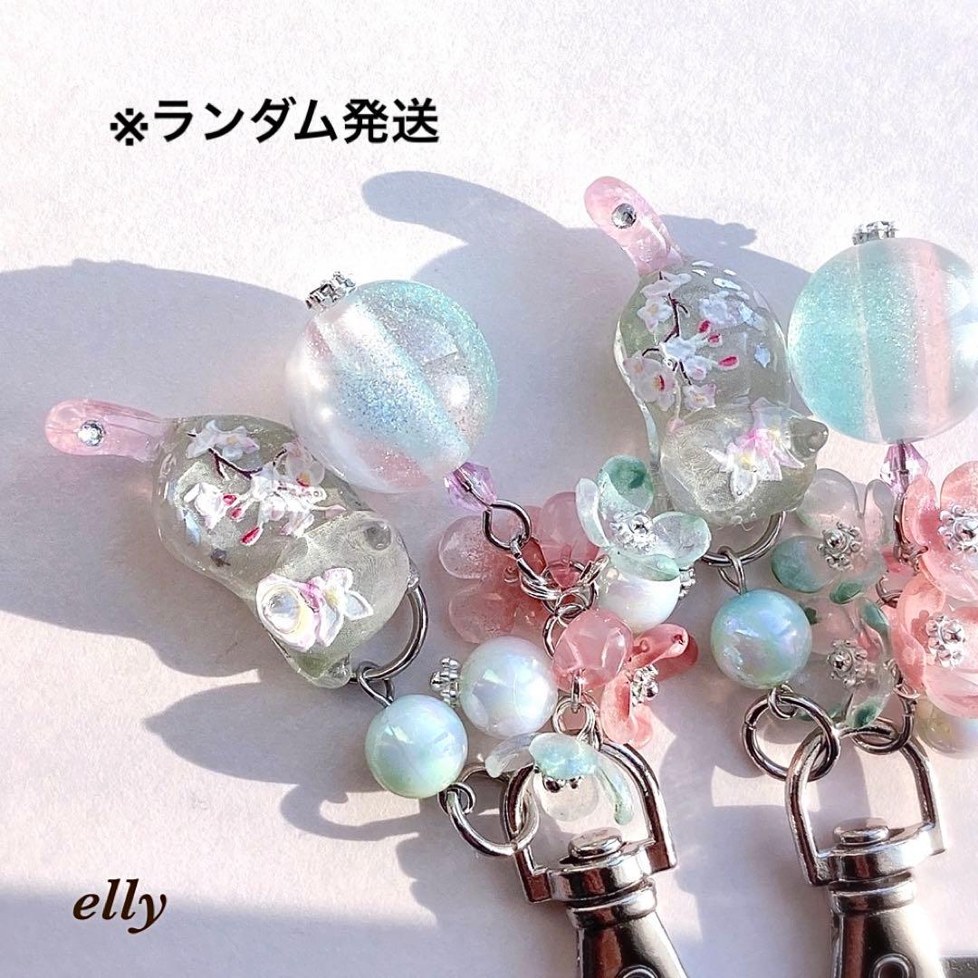 【hana様】天然石　琉球ガラス　つまみ細工　和柄　とびつき猫　レジン　根付
