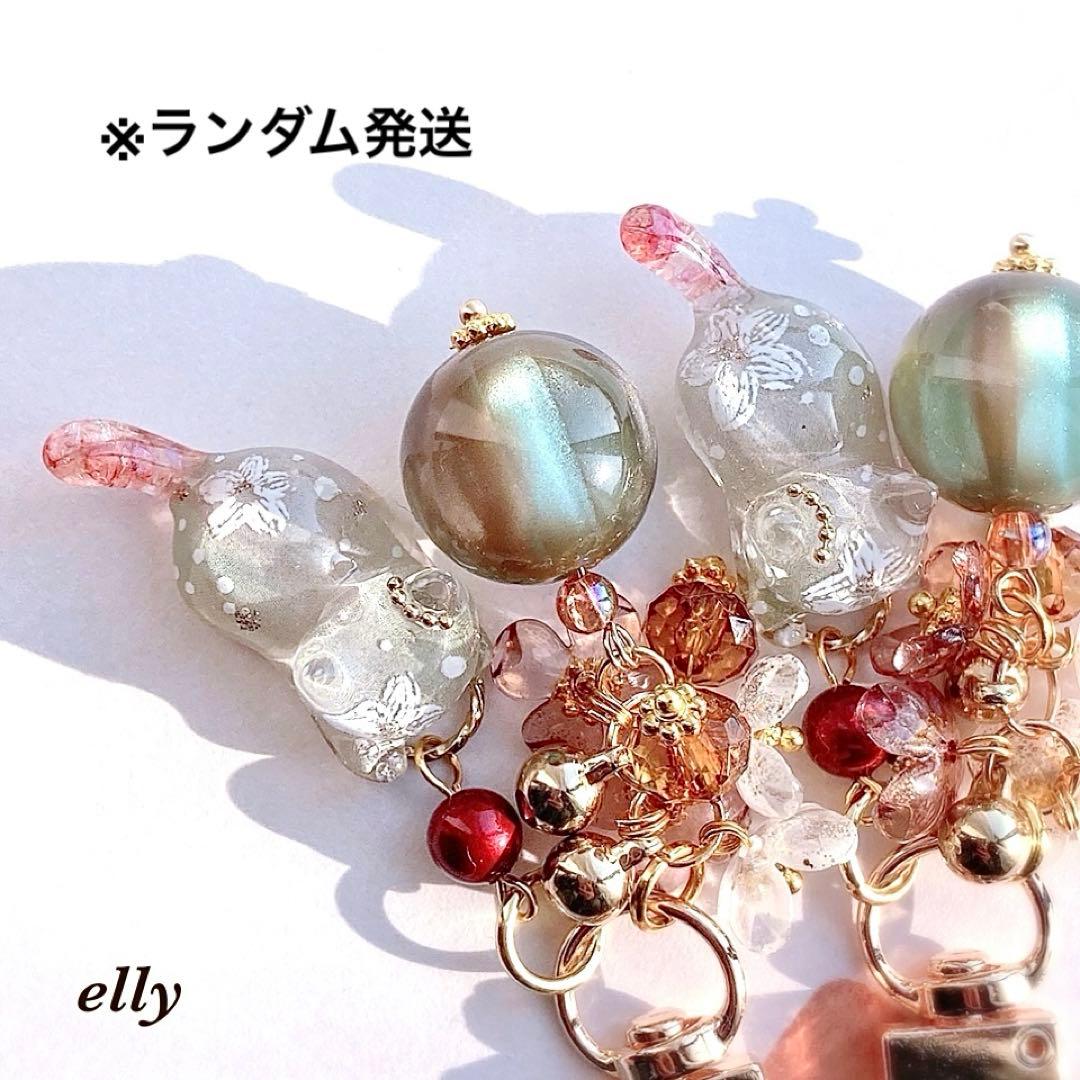 【hana様】天然石　琉球ガラス　つまみ細工　和柄　とびつき猫　レジン　根付