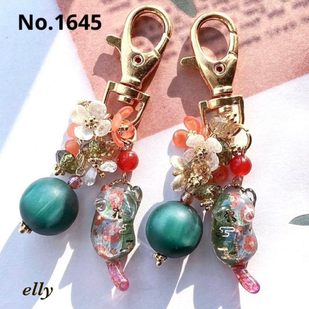 【hana様】天然石　琉球ガラス　つまみ細工　和柄　とびつき猫　レジン　根付