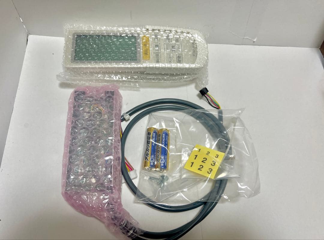 M*E様 【新品】DAIKINワイヤレスリモコンキット&リモコンx2(リモコン合