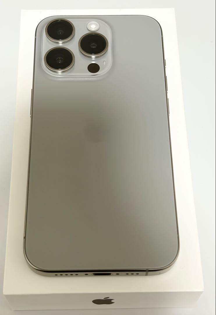 【週末値下げ】iPhone 15 Pro ナチュラルチタニウム 128GB