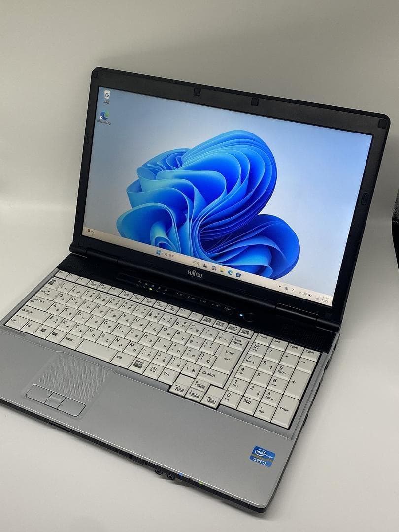 【FUJITSU】爆速Core i7/新品SSD128GBノートパソコン　C3