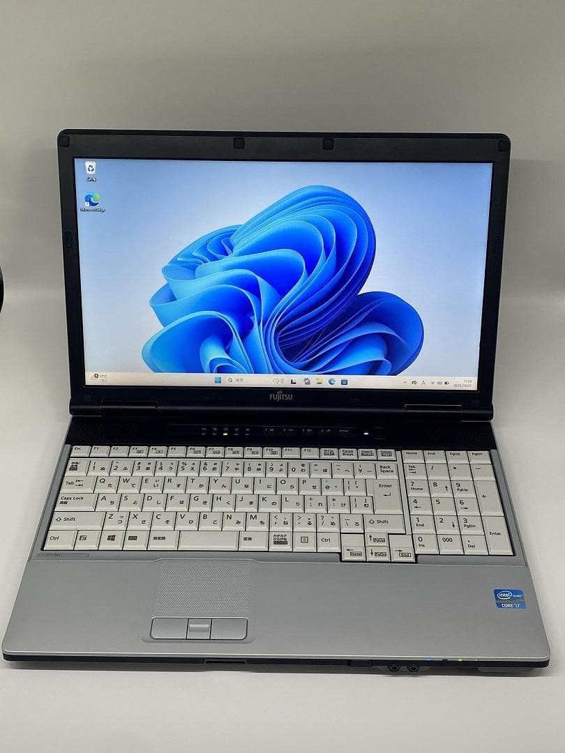 【FUJITSU】爆速Core i7/新品SSD128GBノートパソコン　C3