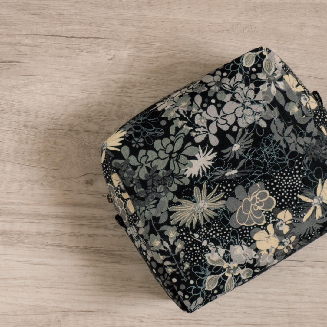 【手帳ポーチ／サイズ2】Flower・モノクロ、イエロー（たくさん入るタイプ）