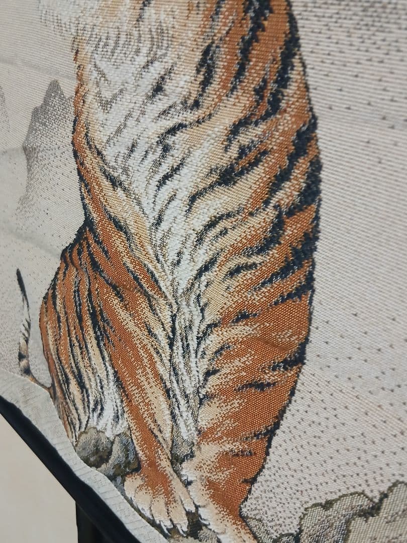虎の刺繍掛軸