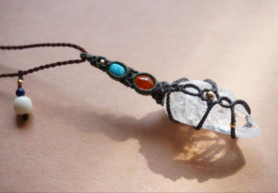 マニハール産クリスタルポイント　ガーネット　ターコイズ　マクラメ　ネックレス