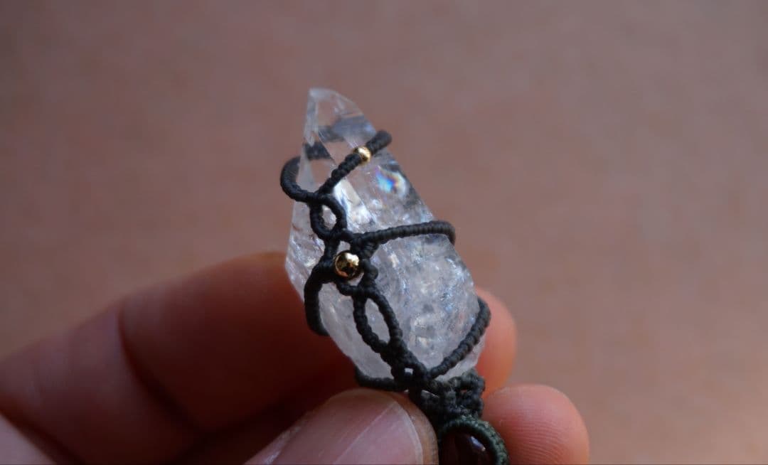 マニハール産クリスタルポイント　ガーネット　ターコイズ　マクラメ　ネックレス