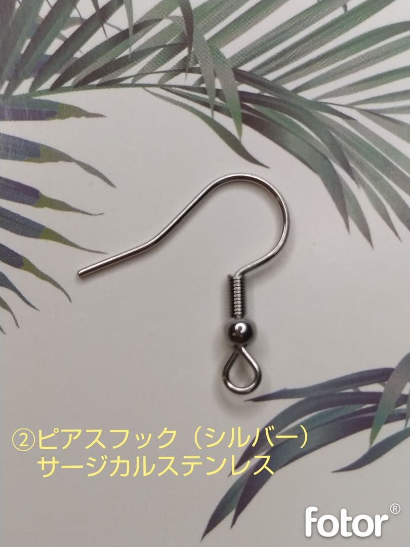 ハイビスカス（白）、モンステラのハワイアンアクセサリー（まる型）