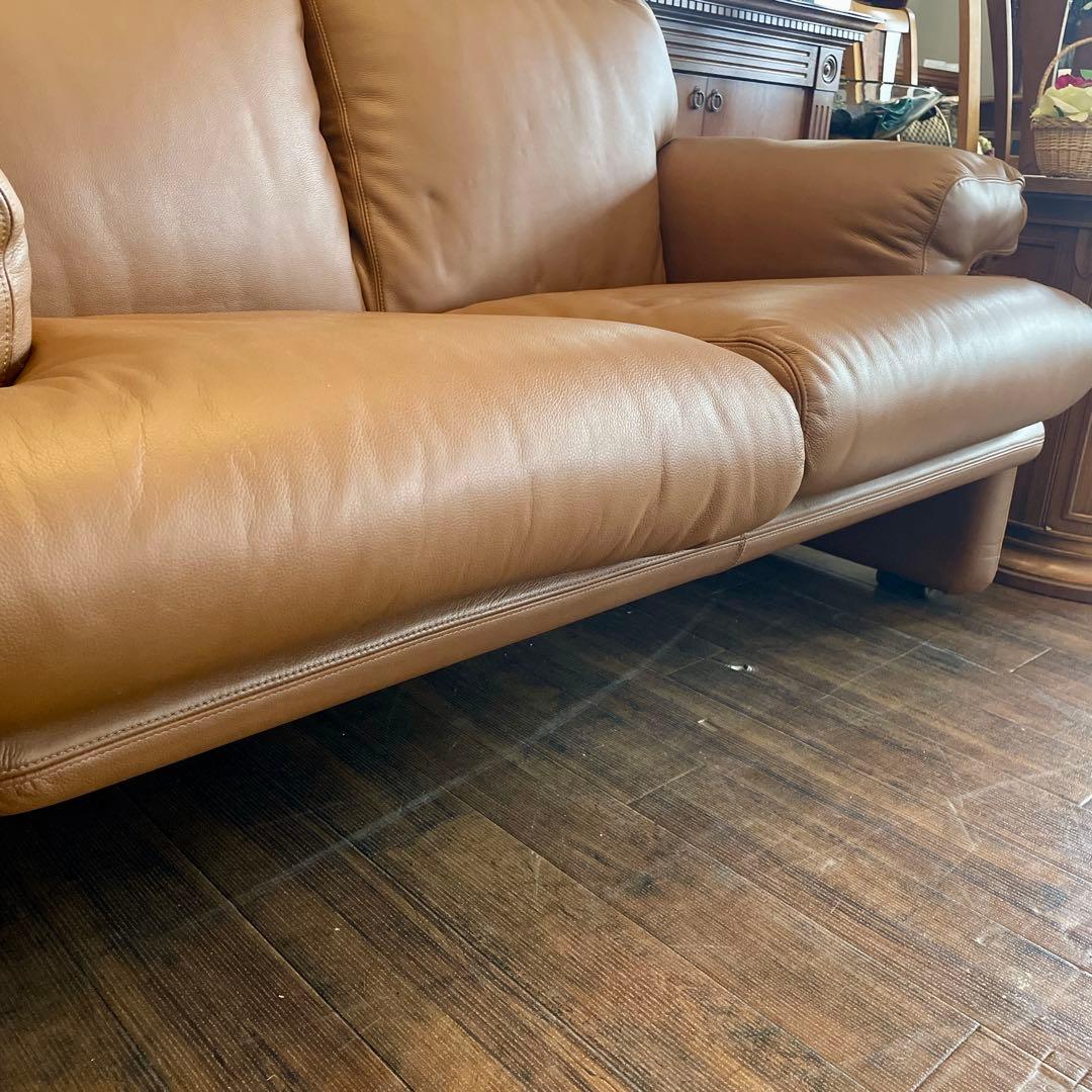 r128r125 イタリア レザーソファ クラシックなキャメルレザー 2人掛け