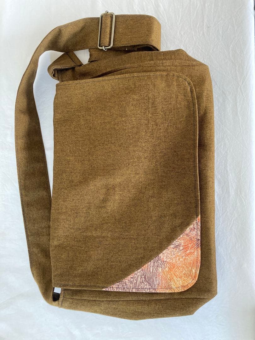昭和のバッグ　レトロなショルダーバッグ