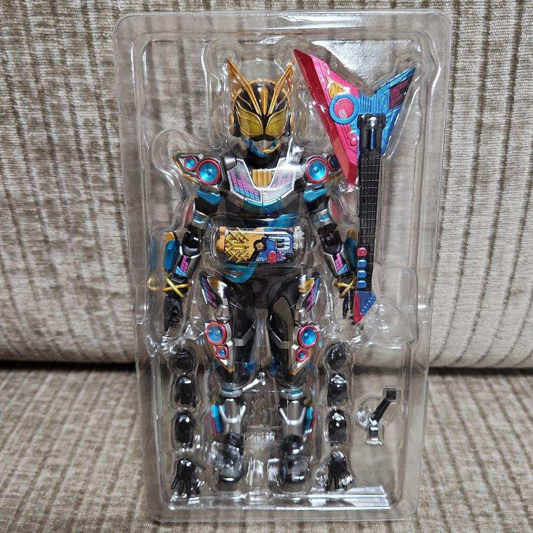 S.H.Figuarts 仮面ライダーナーゴ フィーバービートフォーム 「仮面…