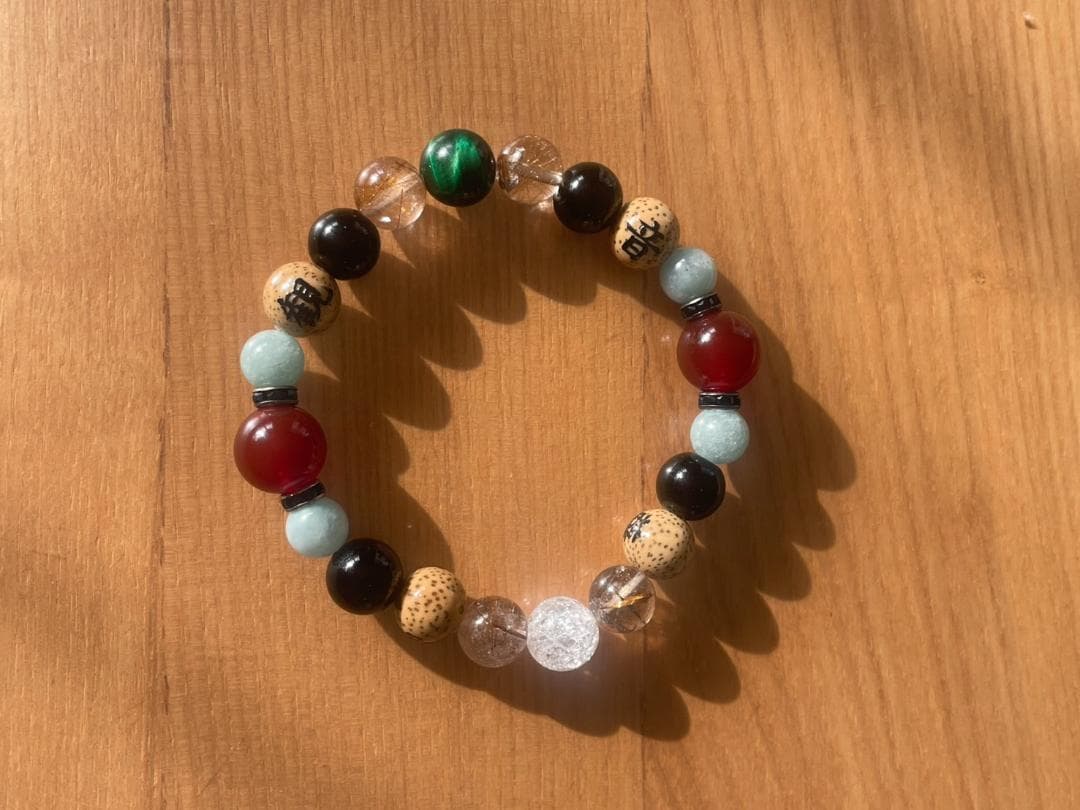 インスピレーションで仕立てる天然石ブレスレット／オーダー制作