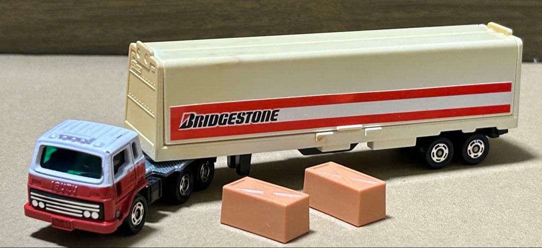 ロングトミカ L16 いすゞ V12 ウイングルーフトレーラー ブリヂストン