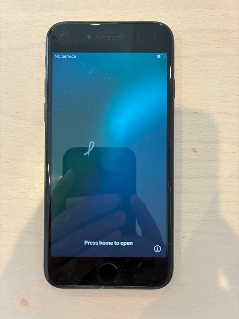 Apple iPhone se 第二世代　ブラック ケース付き充電コードつき