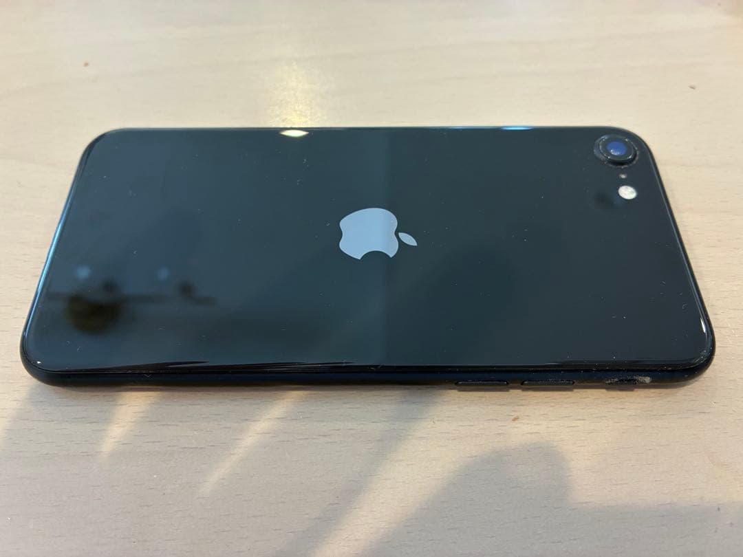 Apple iPhone se 第二世代　ブラック ケース付き充電コードつき