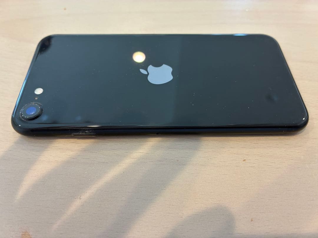 Apple iPhone se 第二世代　ブラック ケース付き充電コードつき