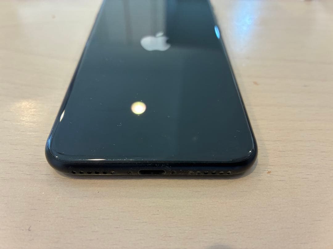 Apple iPhone se 第二世代　ブラック ケース付き充電コードつき