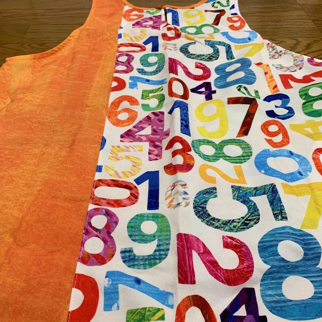 保育士エプロン　はらぺこあおむし