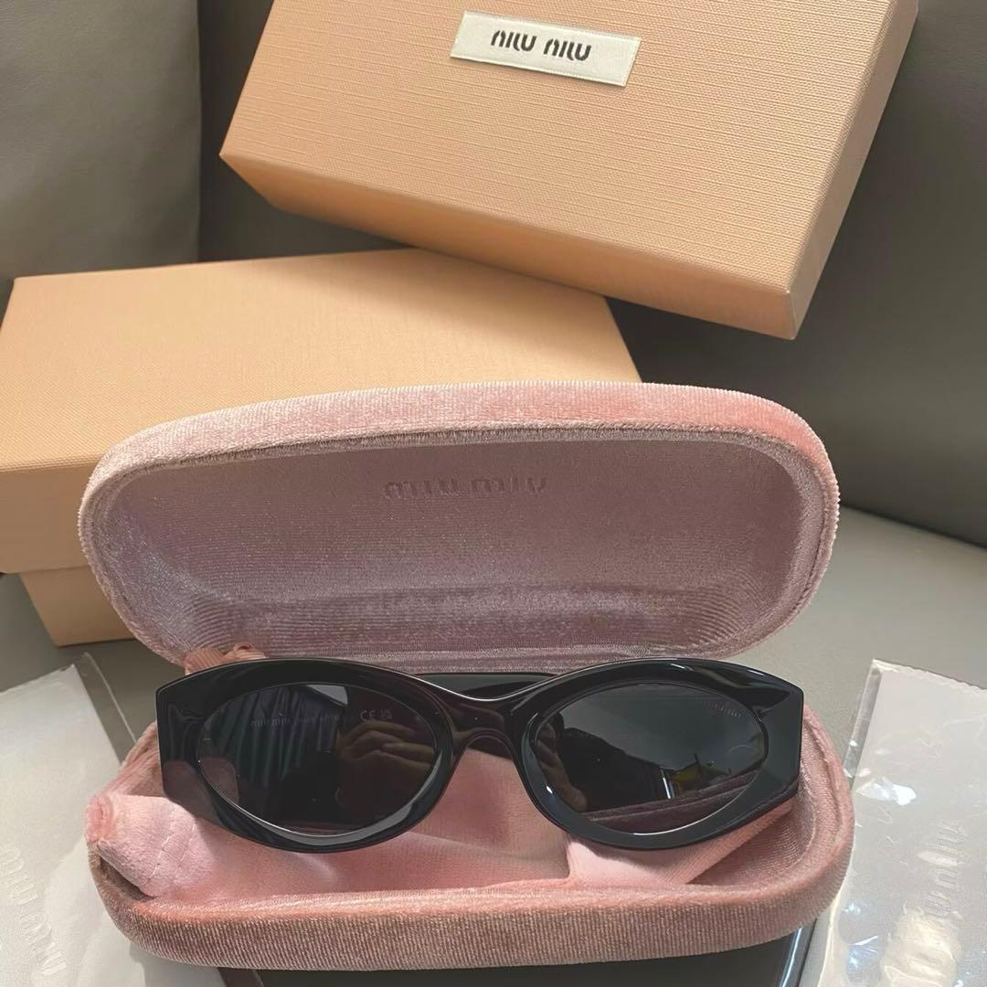 miu miu ブラック スクエアフレーム サングラス
