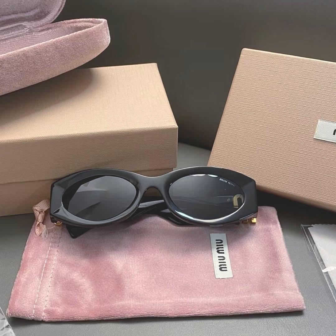 miu miu ブラック スクエアフレーム サングラス