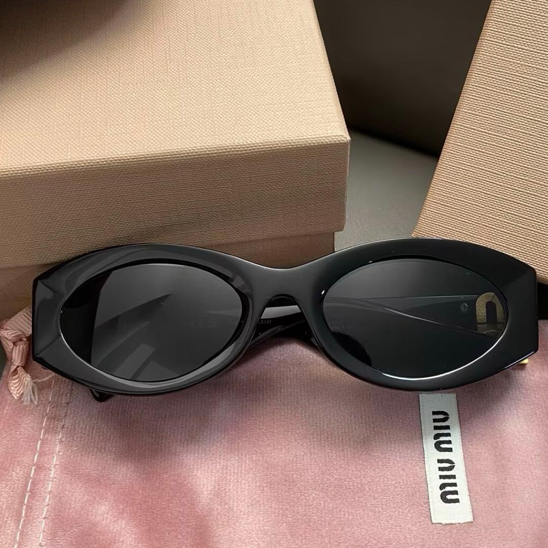 miu miu ブラック スクエアフレーム サングラス