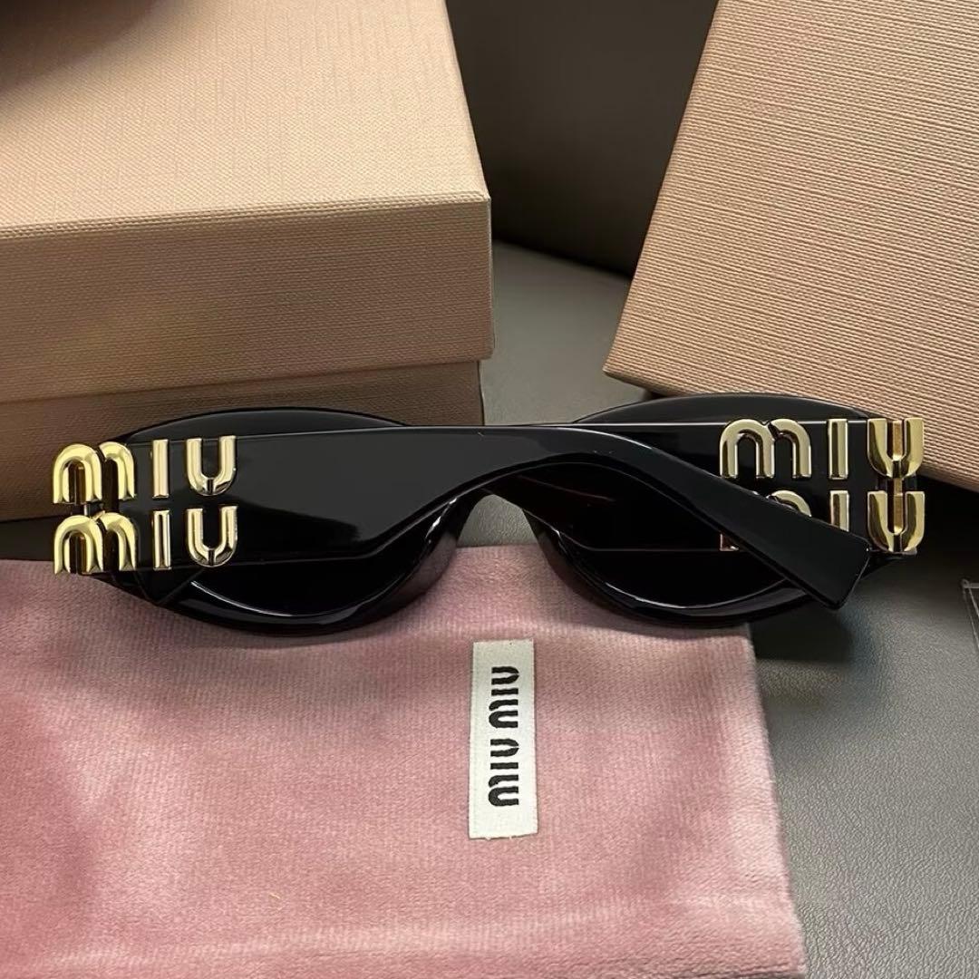miu miu ブラック スクエアフレーム サングラス