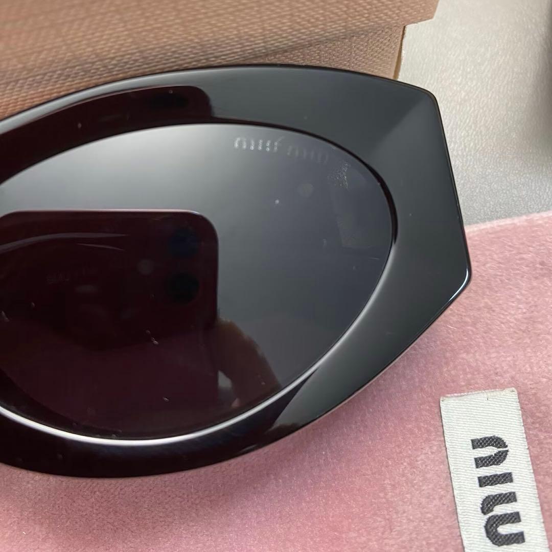miu miu ブラック スクエアフレーム サングラス