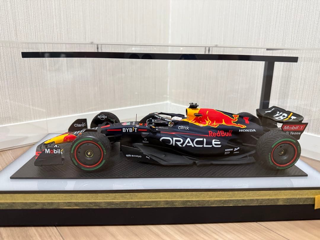 1/18 【スパーク】レッドブルRB18 2022日本GP LED照明ケース付