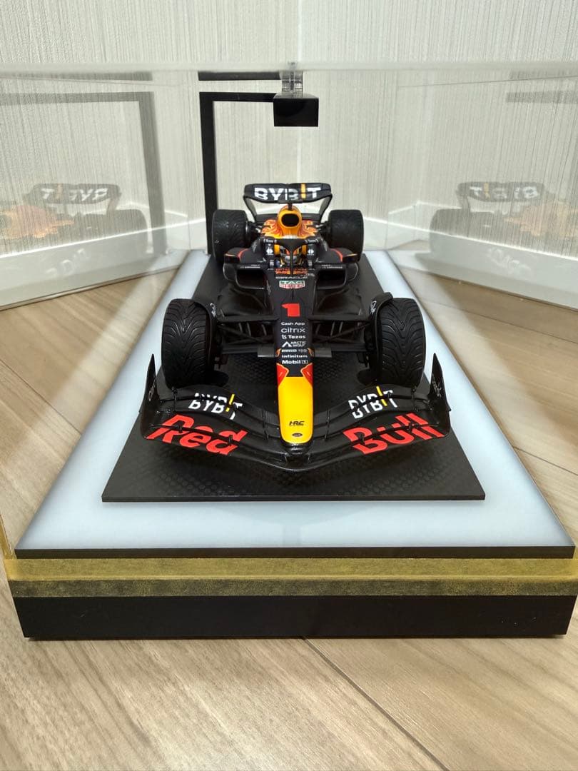 1/18 【スパーク】レッドブルRB18 2022日本GP LED照明ケース付