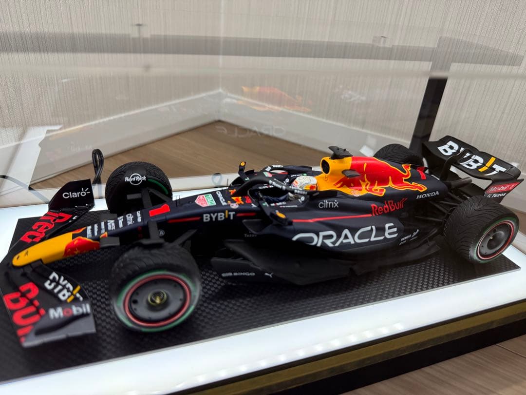 1/18 【スパーク】レッドブルRB18 2022日本GP LED照明ケース付