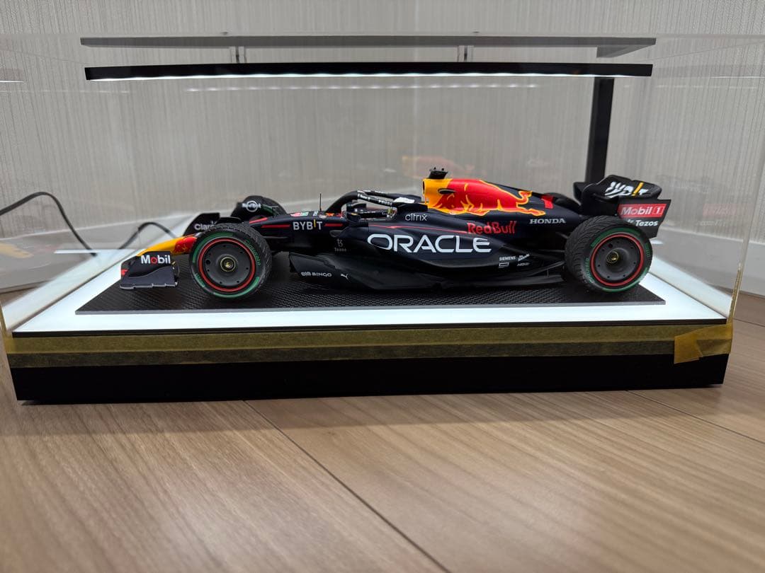 1/18 【スパーク】レッドブルRB18 2022日本GP LED照明ケース付