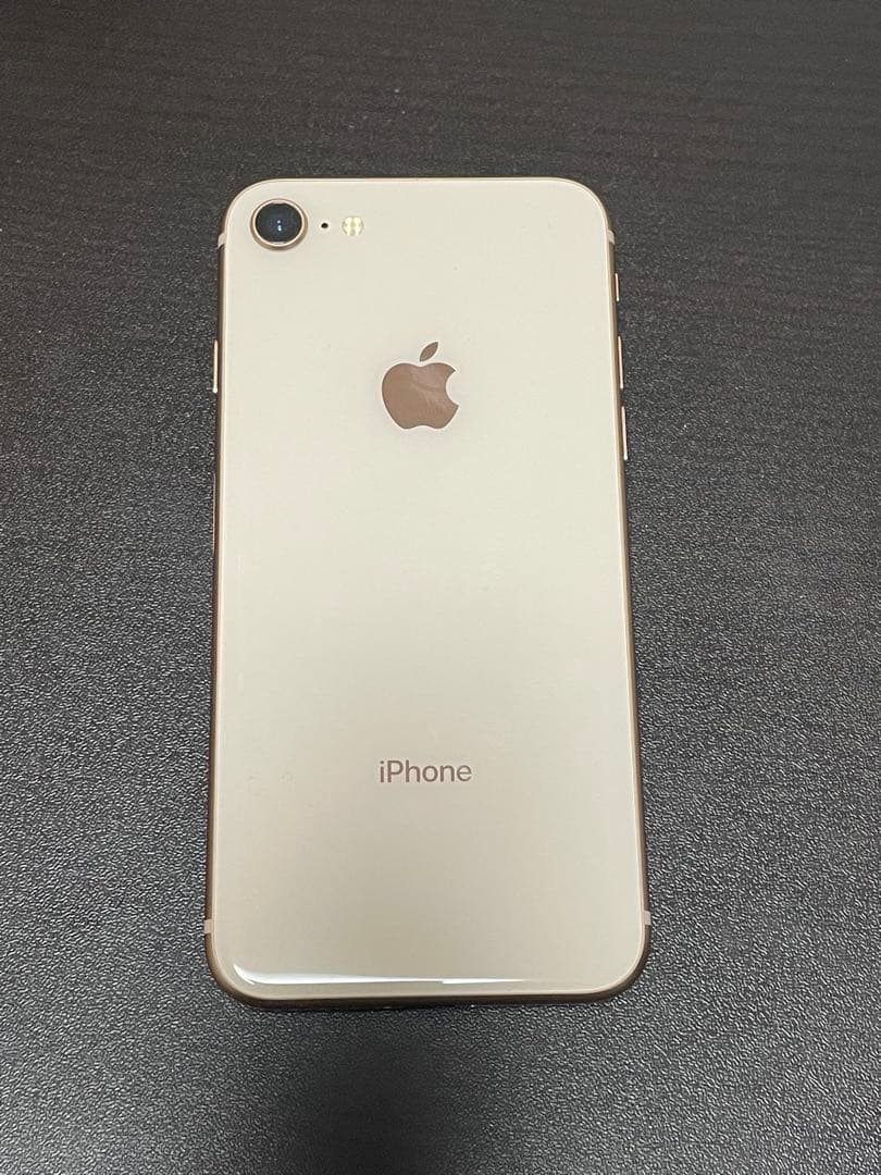 美品 Apple iPhone 8 64GBゴールド 本体