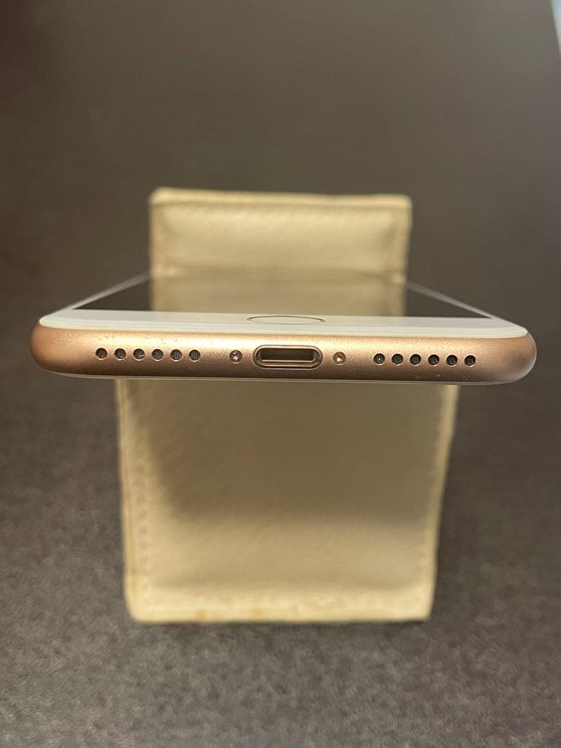 美品 Apple iPhone 8 64GBゴールド 本体