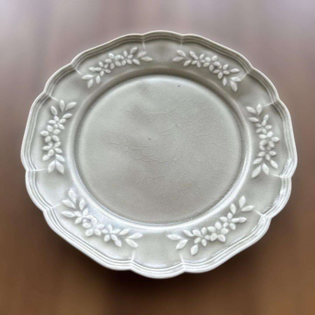 Assam阿部慎太朗さん皿2枚①花形リムレリーフ皿6寸②花冠レリーフ6寸