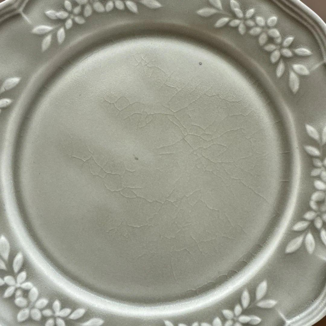 Assam阿部慎太朗さん皿2枚①花形リムレリーフ皿6寸②花冠レリーフ6寸