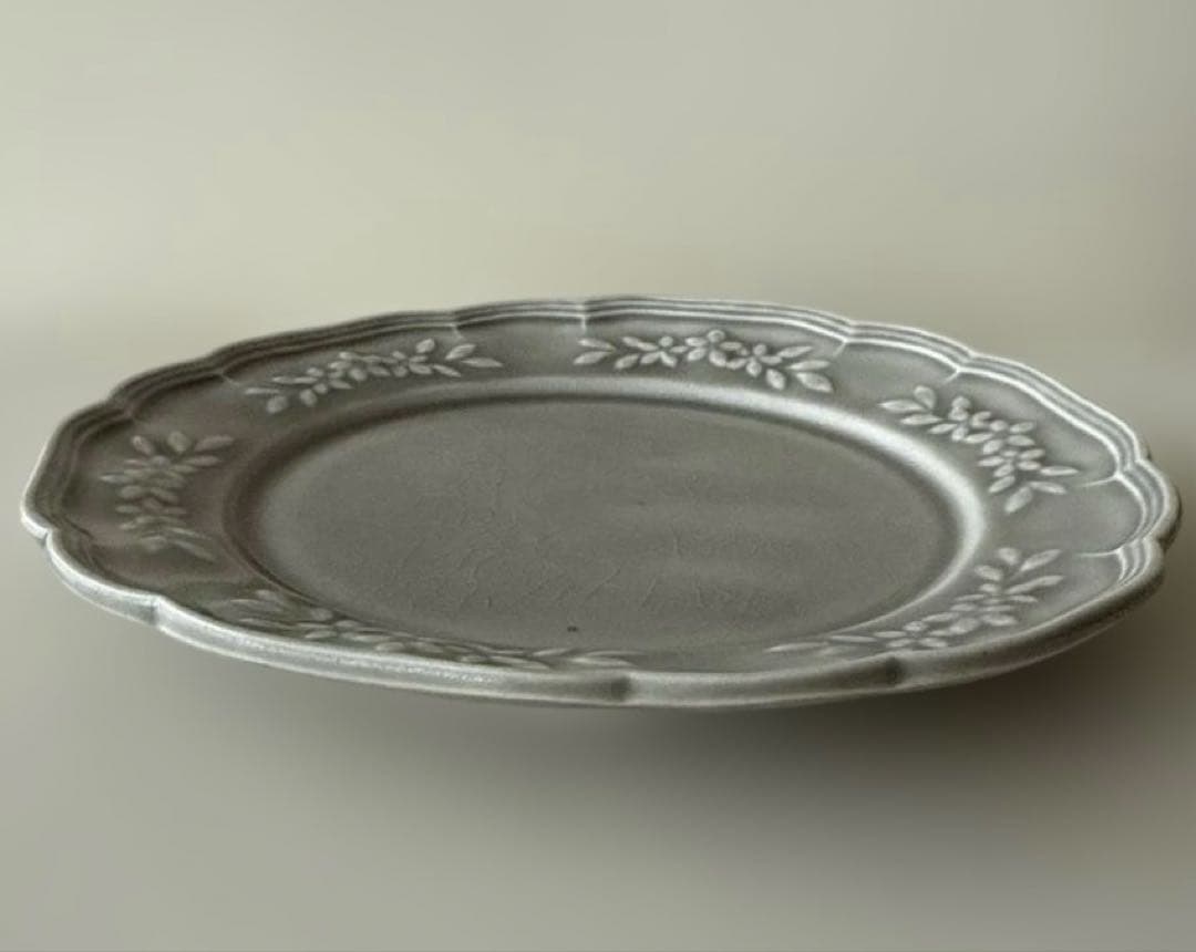 Assam阿部慎太朗さん皿2枚①花形リムレリーフ皿6寸②花冠レリーフ6寸