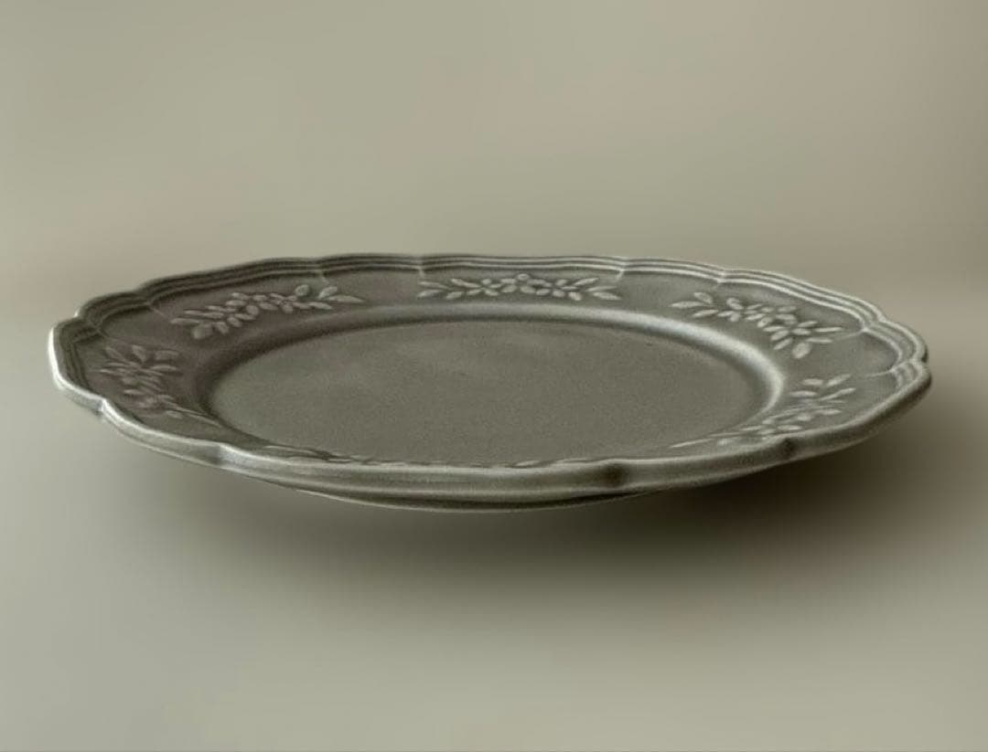 Assam阿部慎太朗さん皿2枚①花形リムレリーフ皿6寸②花冠レリーフ6寸