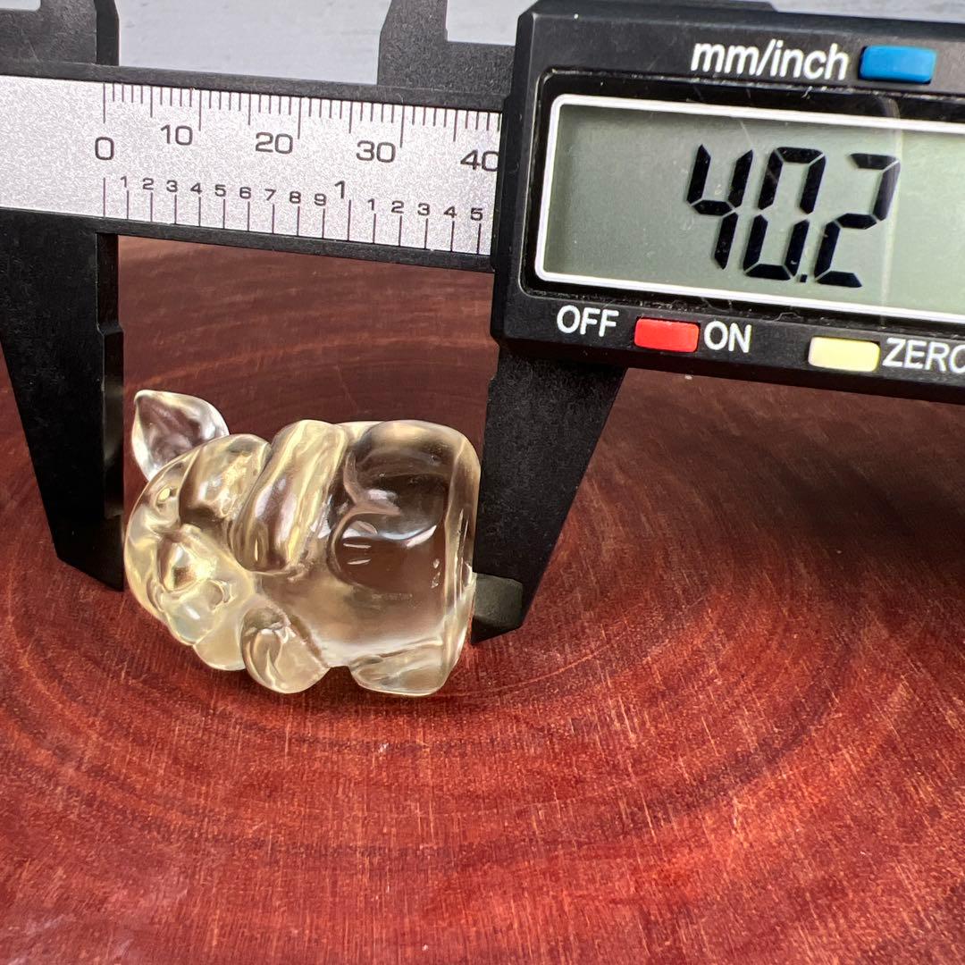 天然石　手彫りうさぎ　シトリン